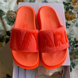 Ivy park 2021 Slides: NYLON Collection—BRAND NEW